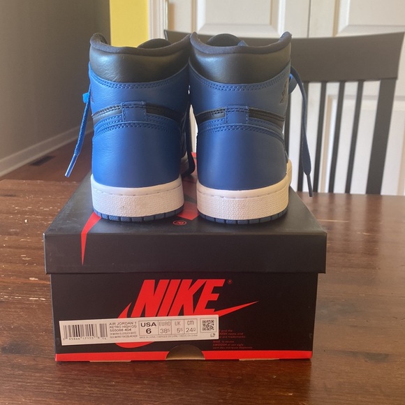 Air Jordan 1 Retro High OG // US Mens 6 
US Women’s 7.5 - Picture 4 of 5